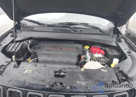 2020 Jeep Compass Latitude 4X4 z USA, uszkodzony, nr VIN 3C4NJDBB8LT150356